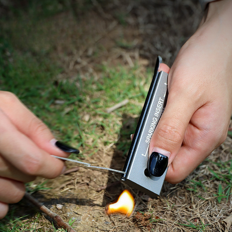 Magnesium Fire Starter - ชุดจุดไฟฉุกเฉินแบบกันน้ำ แมกนีเซียม ฟลินท์ และเหล็ก พร้อมอุปกรณ์ตั้งแคมป์กลางแจ้งที่จำเป็นสำหรับการจุดไฟอย่างง่ายดาย